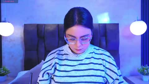 Victoria Andrade online show from 3, 7, 2026