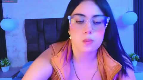 Victoria Andrade online show from 6, 7, 2026