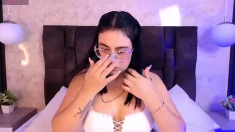 Victoria Andrade online show from 18, 7, 2026