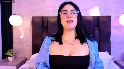 Victoria Andrade online show from 29, 7, 2026