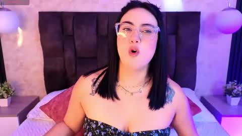 Victoria Andrade online show from 2, 8, 2026