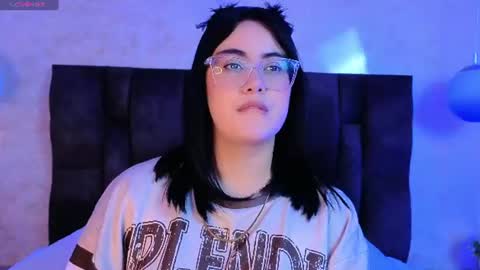 Victoria Andrade online show from 4, 8, 2026