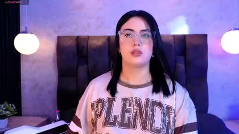 Victoria Andrade online show from 7, 8, 2026