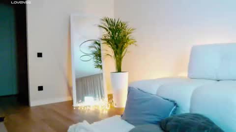 Miss V online show from 17, 12, 2025