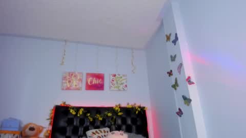 Victoria Larson - Independient Model online show from 1, 10, 2025