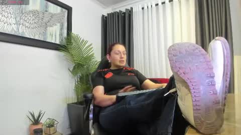 Snapshot of victoriapaker chatting on 3, 7, 2026 victoriapaker online show from 3, 7, 2026