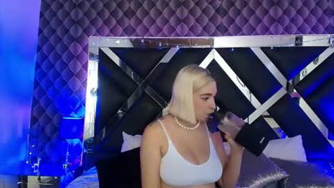 victtoria lee online show from 23, 7, 2026