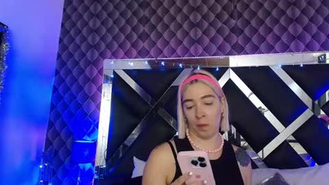 victtoria lee online show from 25, 7, 2026