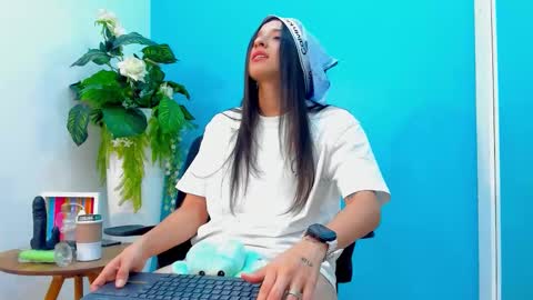 Snapshot of viictoriiasaenz chatting on 2, 3, 2026 viictoriiasaenz online show from 2, 3, 2026