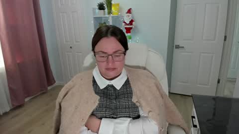 Snapshot of vika7333 chatting on 13, 12, 2024 Ukrainian-woman online show from 13, 12, 2024