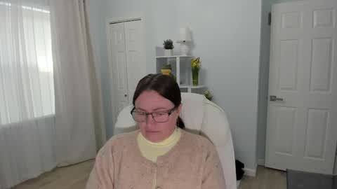 Snapshot of vika7333 chatting on 12, 3, 2025 Ukrainian-woman online show from 12, 3, 2025