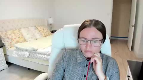 Snapshot of vika7333 chatting on 13, 9, 2025 Ukrainian-woman online show from 13, 9, 2025