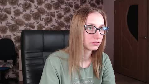 Snapshot of vikaericka chatting on 2, 2, 2025 Vika online show from 2, 2, 2025