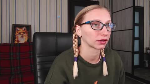 Snapshot of vikaericka chatting on 16, 10, 2025 Vika online show from 16, 10, 2025