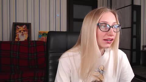 Snapshot of vikaericka chatting on 19, 10, 2025 Vika online show from 19, 10, 2025