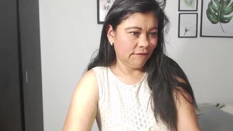 Snapshot of viki_mom chatting on 31, 12, 2024 Viki Mom online show from 31, 12, 2024