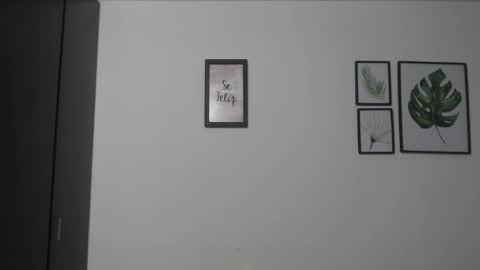 Snapshot of viki_mom chatting on 12, 1, 2025 Viki Mom online show from 12, 1, 2025