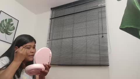 Snapshot of viki_mom chatting on 1, 3, 2025 Viki Mom online show from 1, 3, 2025