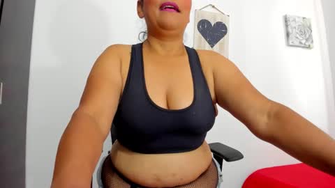 Snapshot of viki_mom chatting on 12, 11, 2025 Viki Mom online show from 12, 11, 2025