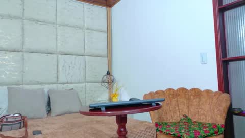 vikiTomson online show from 16, 9, 2025