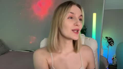 Snapshot of vikky_moon chatting on 26, 5, 2026 Vikky online show from 26, 5, 2026