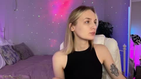 Snapshot of vikky_moon chatting on 1, 6, 2026 Vikky online show from 1, 6, 2026
