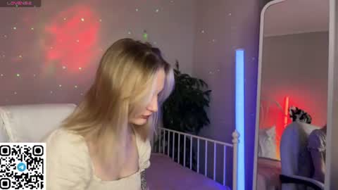 Snapshot of vikky_moon chatting on 11, 6, 2026 Vikky online show from 11, 6, 2026