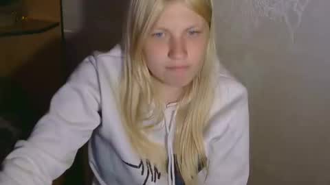 Snapshot of viktoria20502 chatting on 3, 10, 2025 viktoria20502 online show from 3, 10, 2025