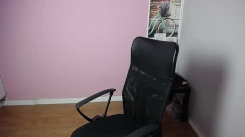 Snapshot of viktoria_lovely chatting on 15, 9, 2025 viktoria_lovely online show from 15, 9, 2025