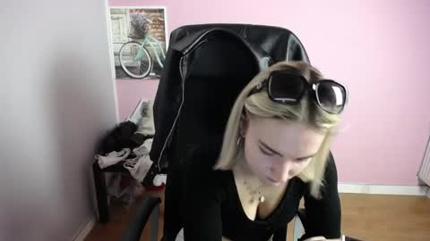 viktoria_lovely online show from 28, 4, 2026