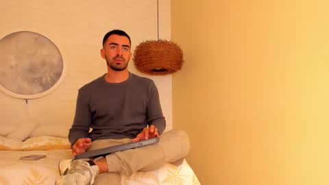 Snapshot of vince_colin chatting on 1, 12, 2025 VINCE online show from 1, 12, 2025