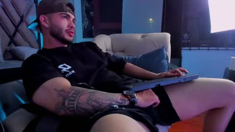 Snapshot of vincentblack_ chatting on 4, 6, 2026 Vincent online show from 4, 6, 2026