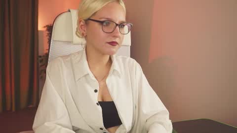 Snapshot of violamore chatting on 11, 6, 2026 violamore online show from 11, 6, 2026
