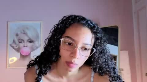 Snapshot of violet__15 chatting on 29, 6, 2026 violet__15 online show from 29, 6, 2026