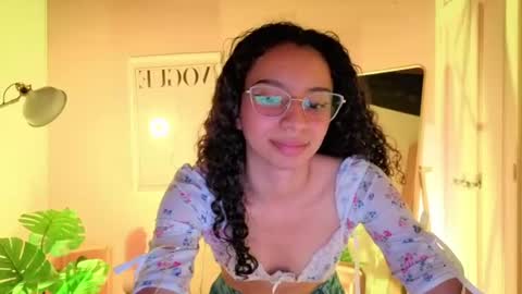 Snapshot of violet__15 chatting on 1, 7, 2026 violet__15 online show from 1, 7, 2026