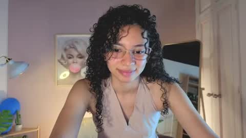 Snapshot of violet__15 chatting on 6, 7, 2026 violet__15 online show from 6, 7, 2026