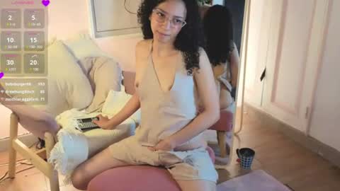 Snapshot of violet__15 chatting on 6, 7, 2026 violet__15 online show from 6, 7, 2026
