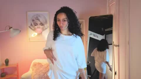 Snapshot of violet__15 chatting on 9, 7, 2026 violet__15 online show from 9, 7, 2026
