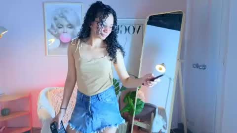 Snapshot of violet__15 chatting on 14, 7, 2026 violet__15 online show from 14, 7, 2026