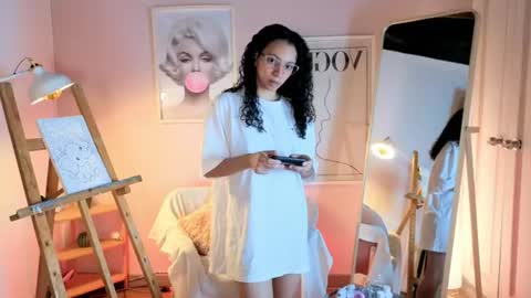 Snapshot of violet__15 chatting on 18, 7, 2026 violet__15 online show from 18, 7, 2026