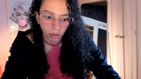 Snapshot of violet__15 chatting on 21, 7, 2026 violet__15 online show from 21, 7, 2026