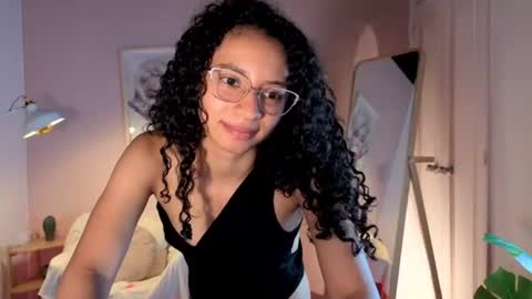 Snapshot of violet__15 chatting on 28, 7, 2026 violet__15 online show from 28, 7, 2026