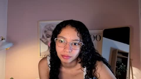 Snapshot of violet__15 chatting on 31, 7, 2026 violet__15 online show from 31, 7, 2026