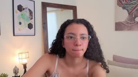 Snapshot of violet__15 chatting on 4, 8, 2026 violet__15 online show from 4, 8, 2026