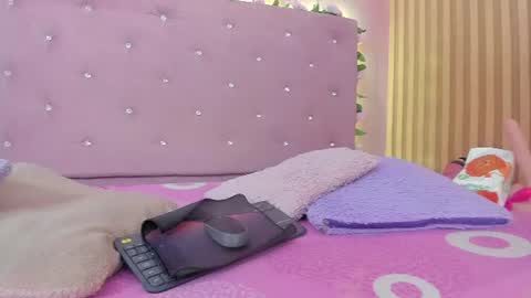 violet__taylor_ online show from 6, 7, 2026