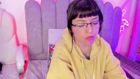 Violet online show from 4, 3, 2025