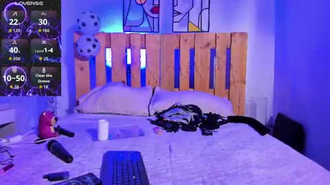 Violet Jones online show from 30, 6, 2026