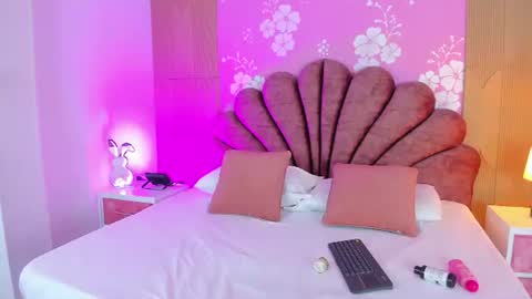 violet_smith01 online show from 5, 8, 2026