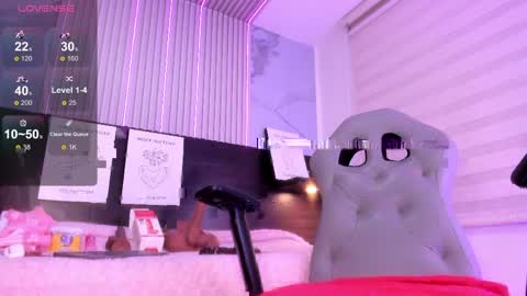 Snapshot of violet_spencer chatting on 9, 4, 2026 Violeta online show from 9, 4, 2026