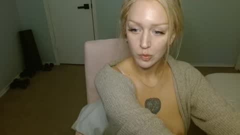 violet_winter97 online show from 23, 1, 2025